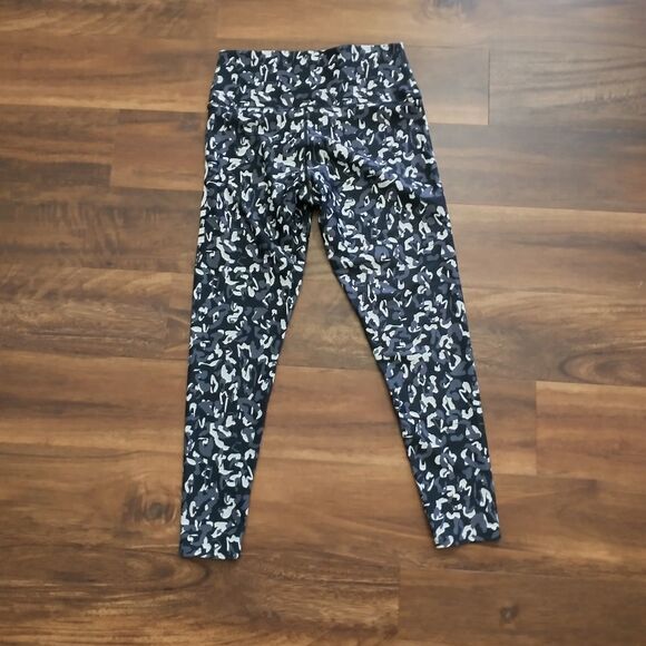 SoulCycle High Waisted Leopard Camo Leggings Size medium - Picture 2 of 2